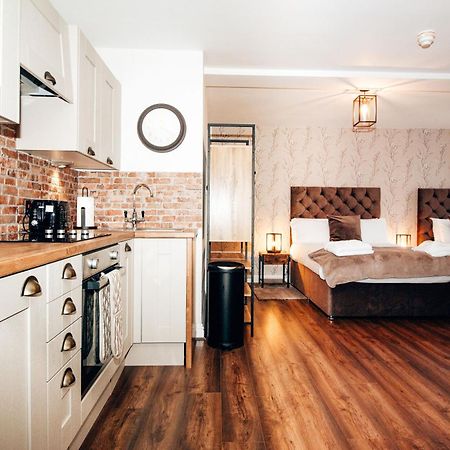 Ricky Road Guest House - Premium Уотфорд Екстериор снимка