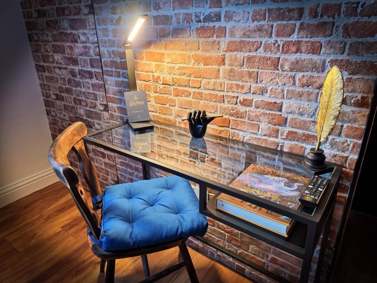 Ricky Road Guest House - "Wizard Studio Room" Available To Book Now Уотфорд Екстериор снимка