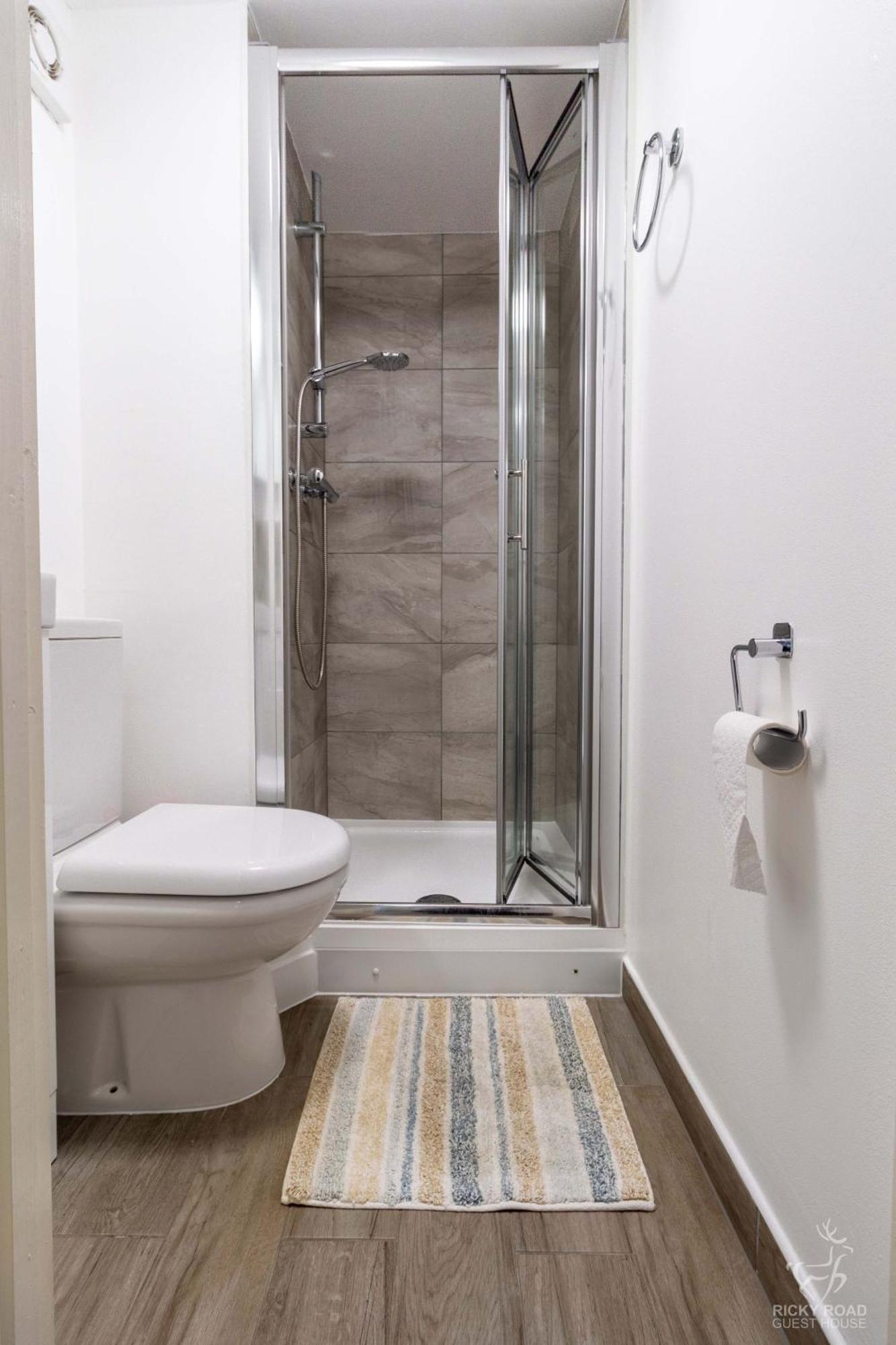 Ricky Road Guest House - Premium Уотфорд Стая снимка