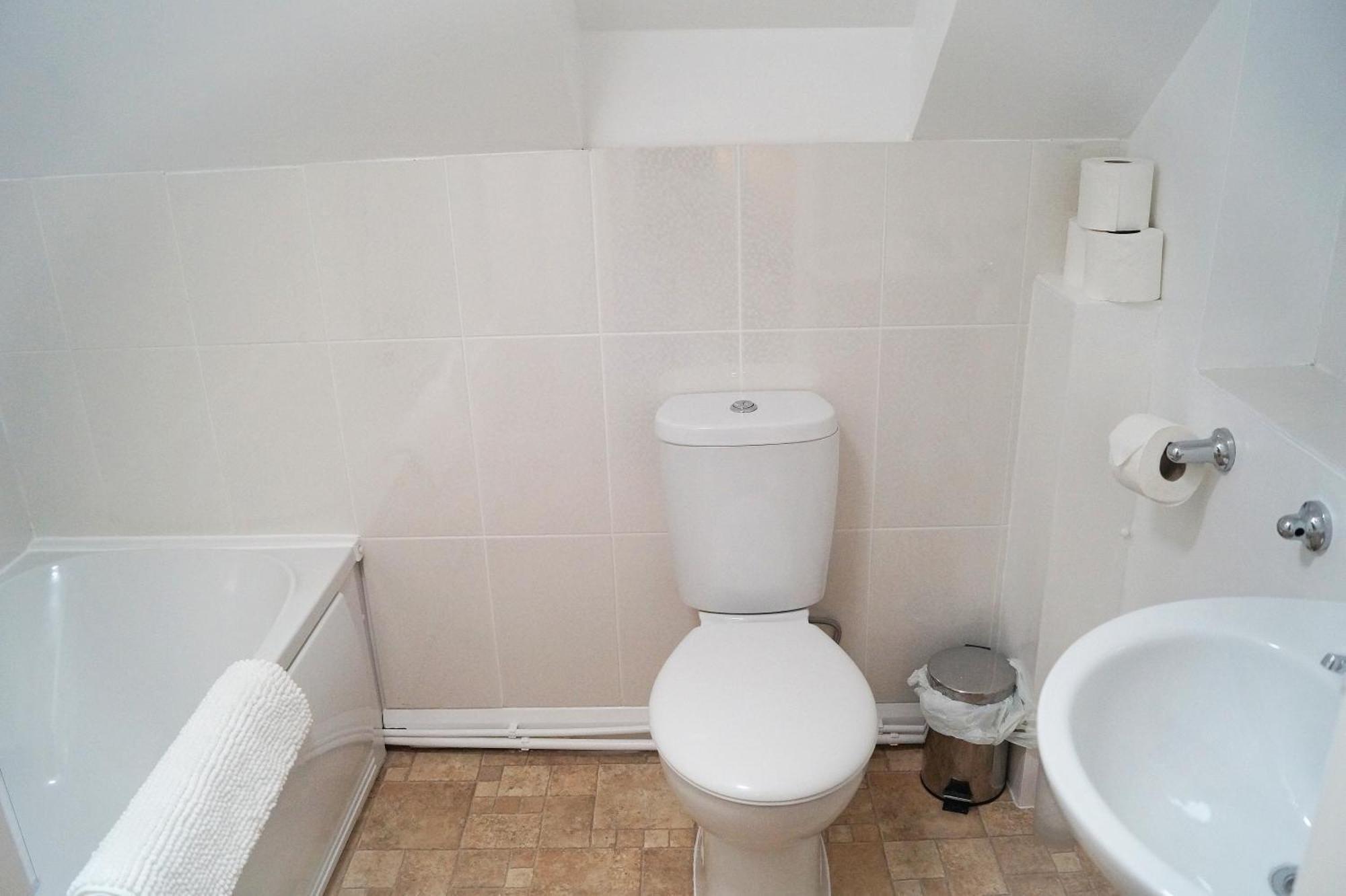 Ricky Road Guest House - Premium Уотфорд Стая снимка