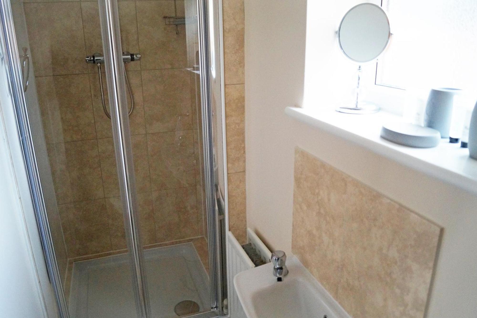 Ricky Road Guest House - Premium Уотфорд Екстериор снимка