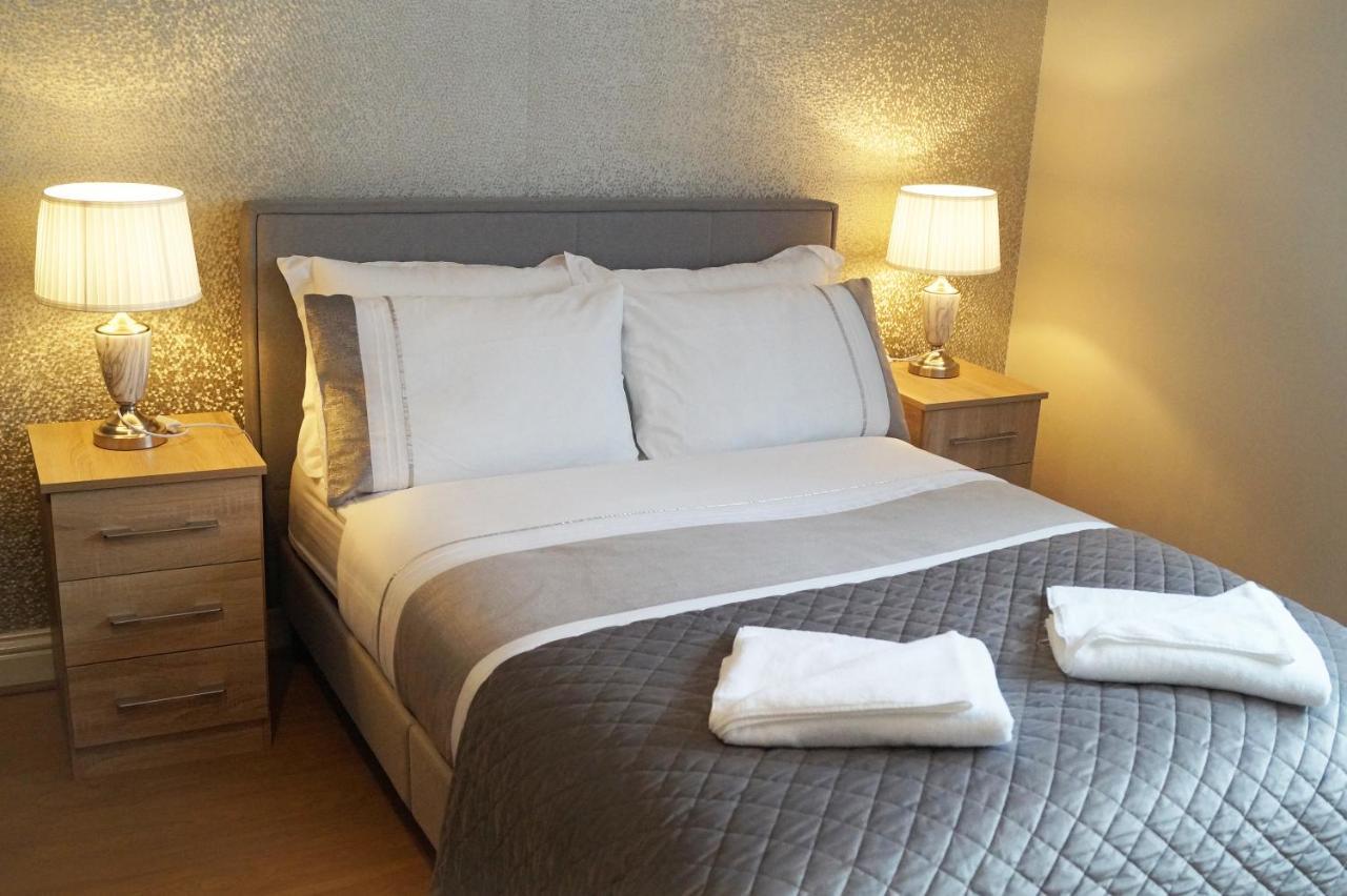 Ricky Road Guest House - Premium Уотфорд Екстериор снимка