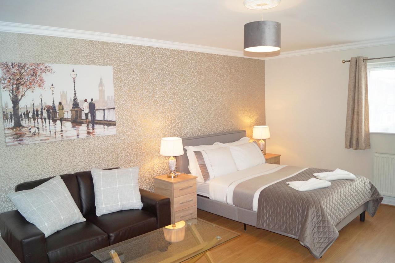 Ricky Road Guest House - Premium Уотфорд Екстериор снимка