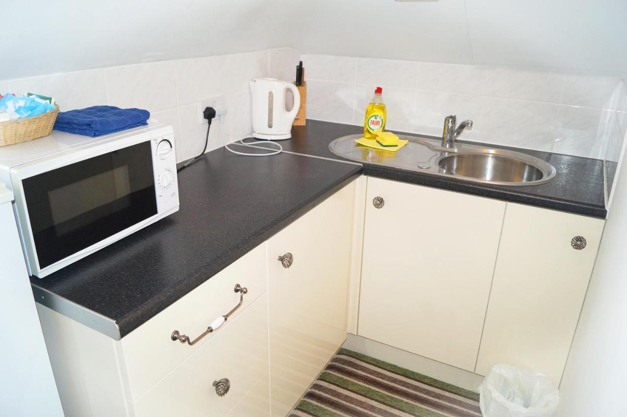 Ricky Road Guest House - Premium Уотфорд Екстериор снимка